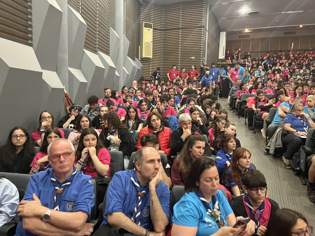 Τα Τρίκαλα «πλημμύρισαν» από 1.300 προσκόπους