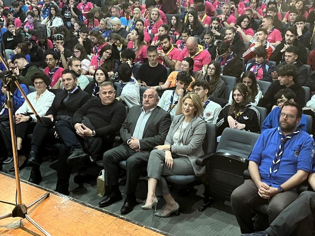 Τα Τρίκαλα «πλημμύρισαν» από 1.300 προσκόπους