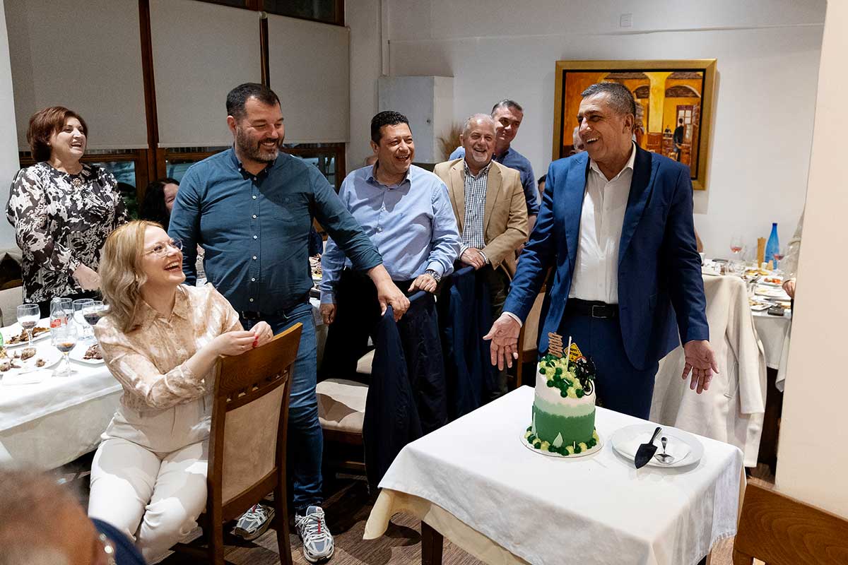 Κουρέτας: Γενέθλια με συνεργάτες και… τούρτα