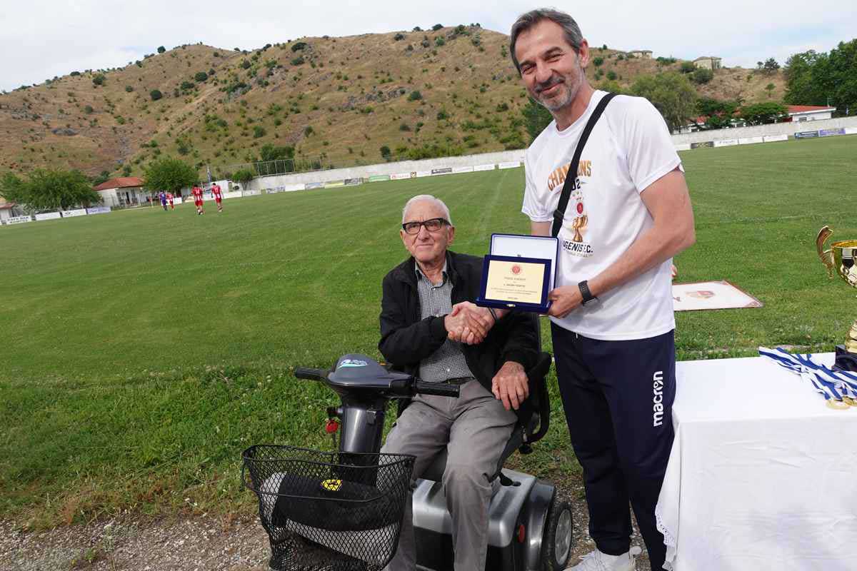 Διγενής των… ανόδων. Φιέστα στο Νεοχώρι και βραβεύσεις
