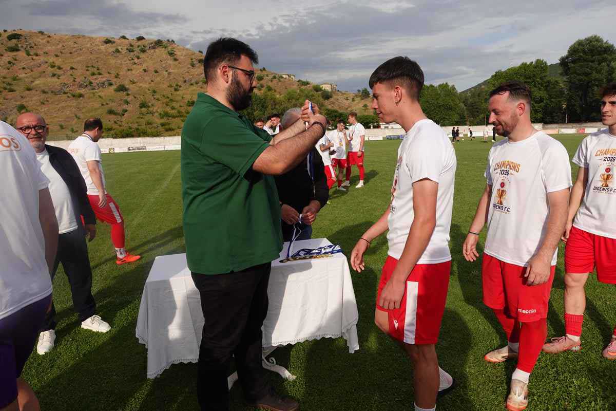 Διγενής των… ανόδων. Φιέστα στο Νεοχώρι και βραβεύσεις