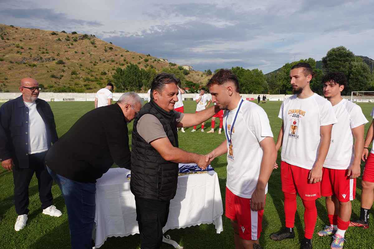 Διγενής των… ανόδων. Φιέστα στο Νεοχώρι και βραβεύσεις