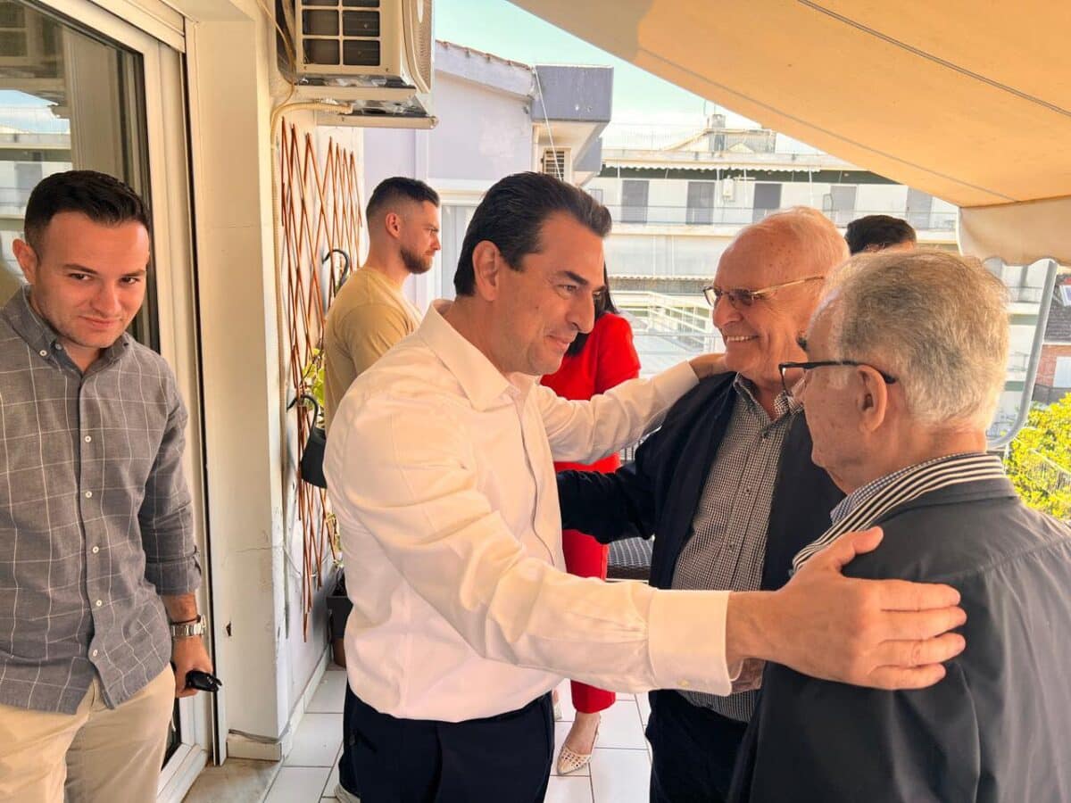 Λαοθάλασσα στο πολιτικό γραφείο του Κώστα Σκρέκα στα Τρίκαλα για την ονομαστική του εορτή