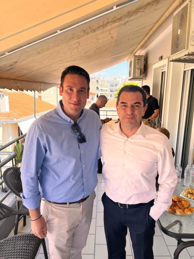 Λαοθάλασσα στο πολιτικό γραφείο του Κώστα Σκρέκα στα Τρίκαλα για την ονομαστική του εορτή