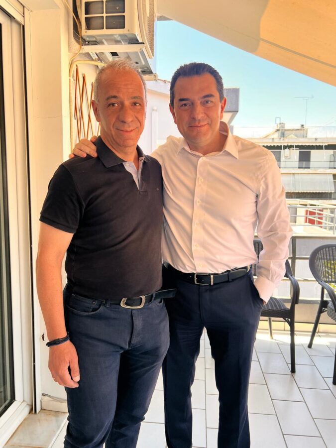 Λαοθάλασσα στο πολιτικό γραφείο του Κώστα Σκρέκα στα Τρίκαλα για την ονομαστική του εορτή