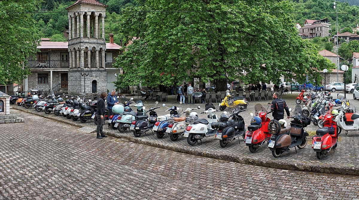 Vespa στα Μετέωρα: Συνάντηση με κοινωνικό μήνυμα