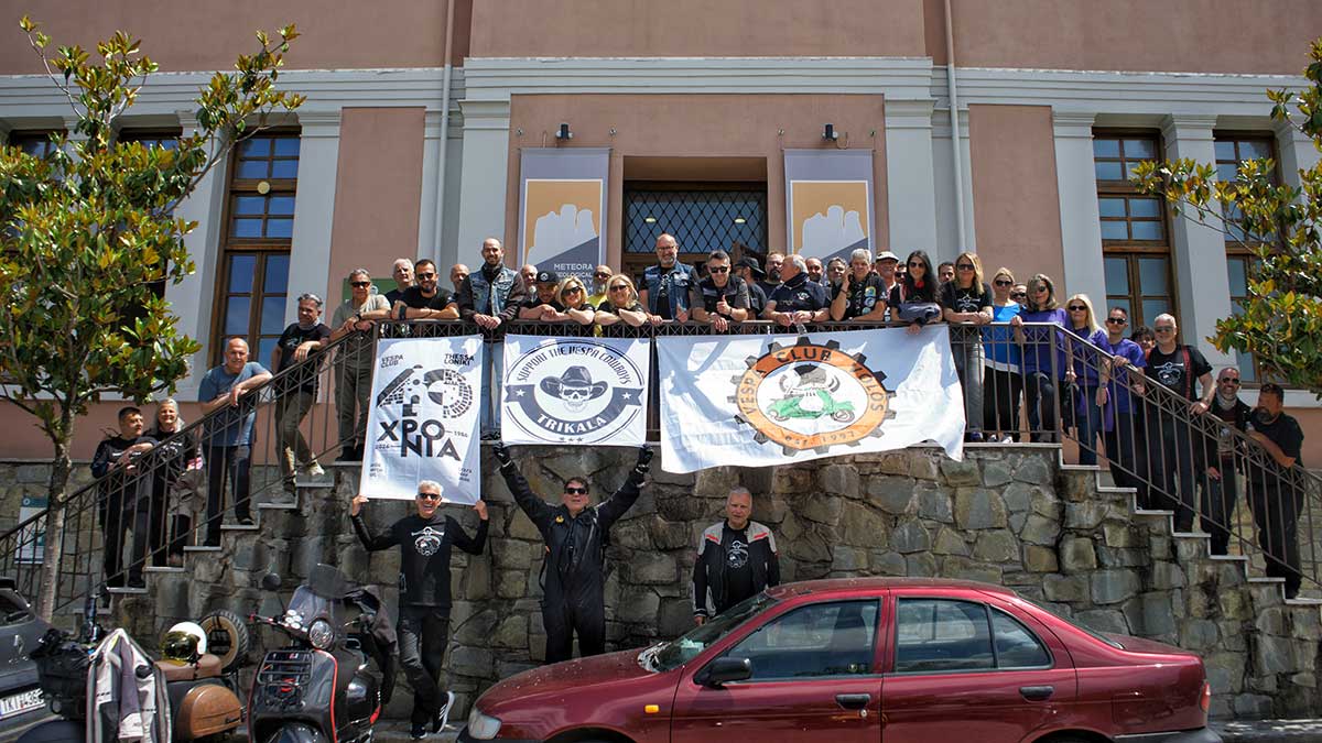 Vespa στα Μετέωρα: Συνάντηση με κοινωνικό μήνυμα