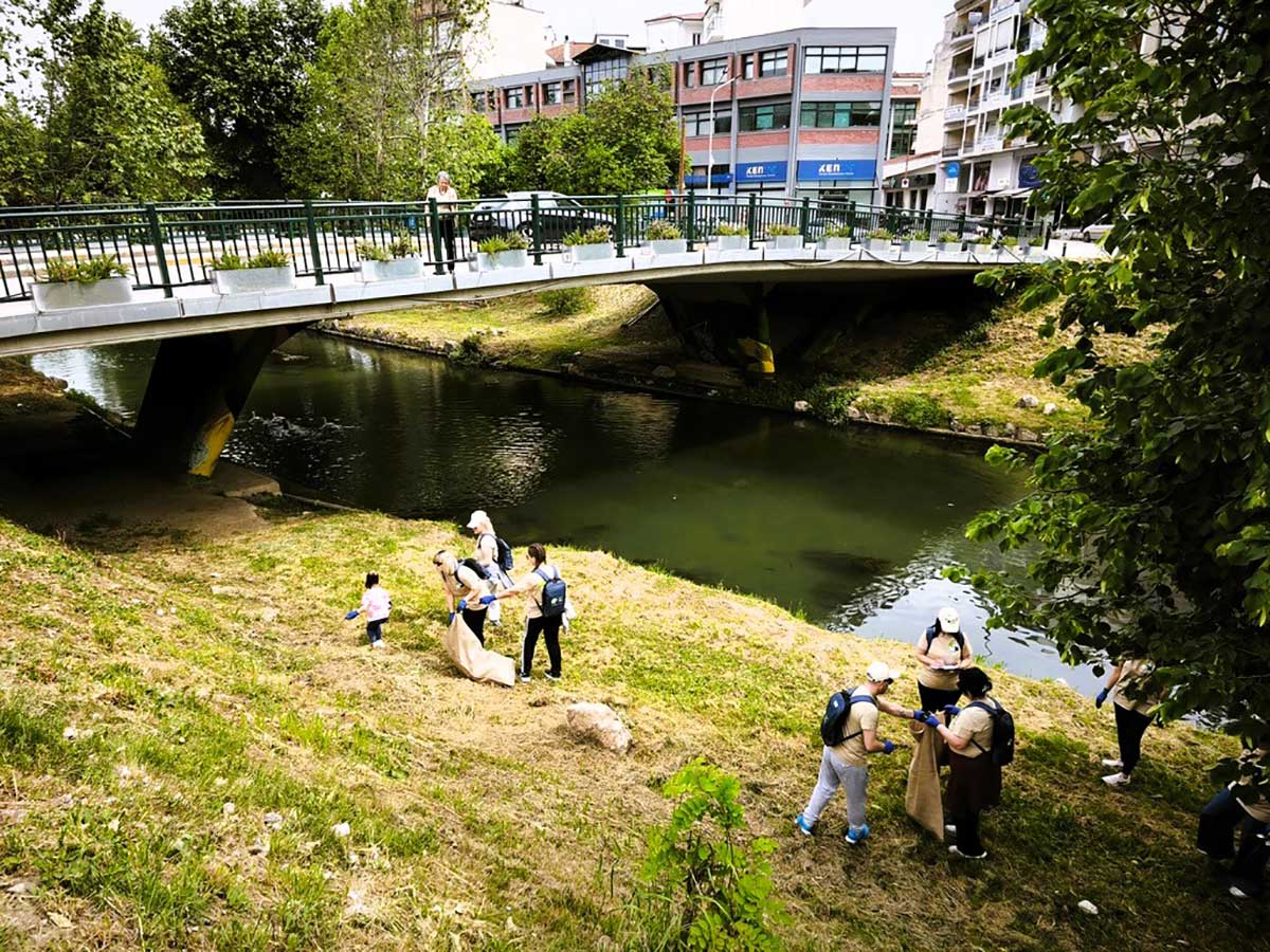 Καθαρισμός στις όχθες του Ληθαίου από εθελοντές
