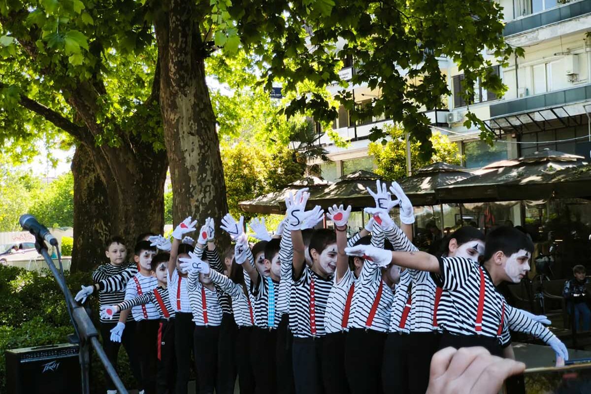 Γιορτή δημιουργικότητας στην πλατεία Ρήγα Φεραίου με το «Θε-ΤΑΛΩΣ»