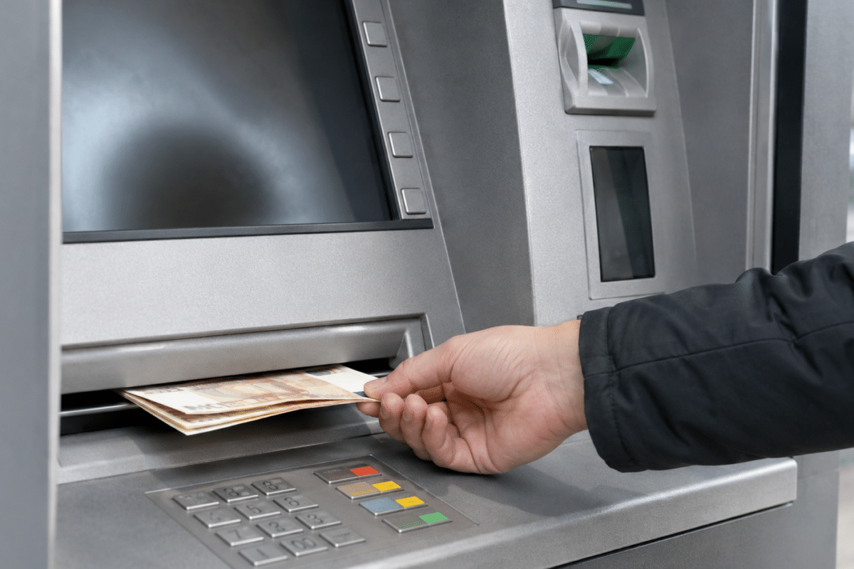 ΟΠΕΚΑ: Πληρώνονται σήμερα τα επιδόματα Μαΐου