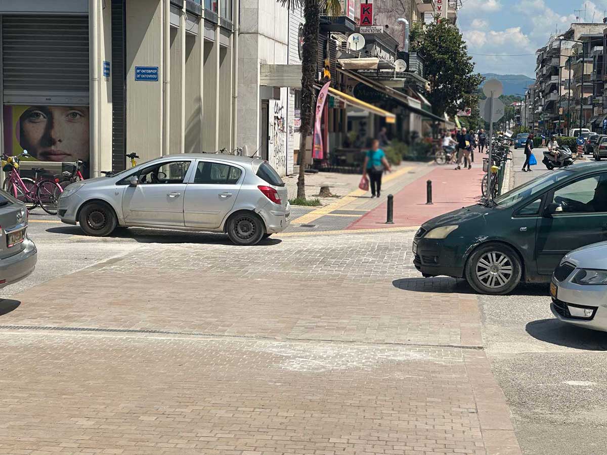 Κεντρική πλατεία: Διάβαση ή τυφλό σημείο;