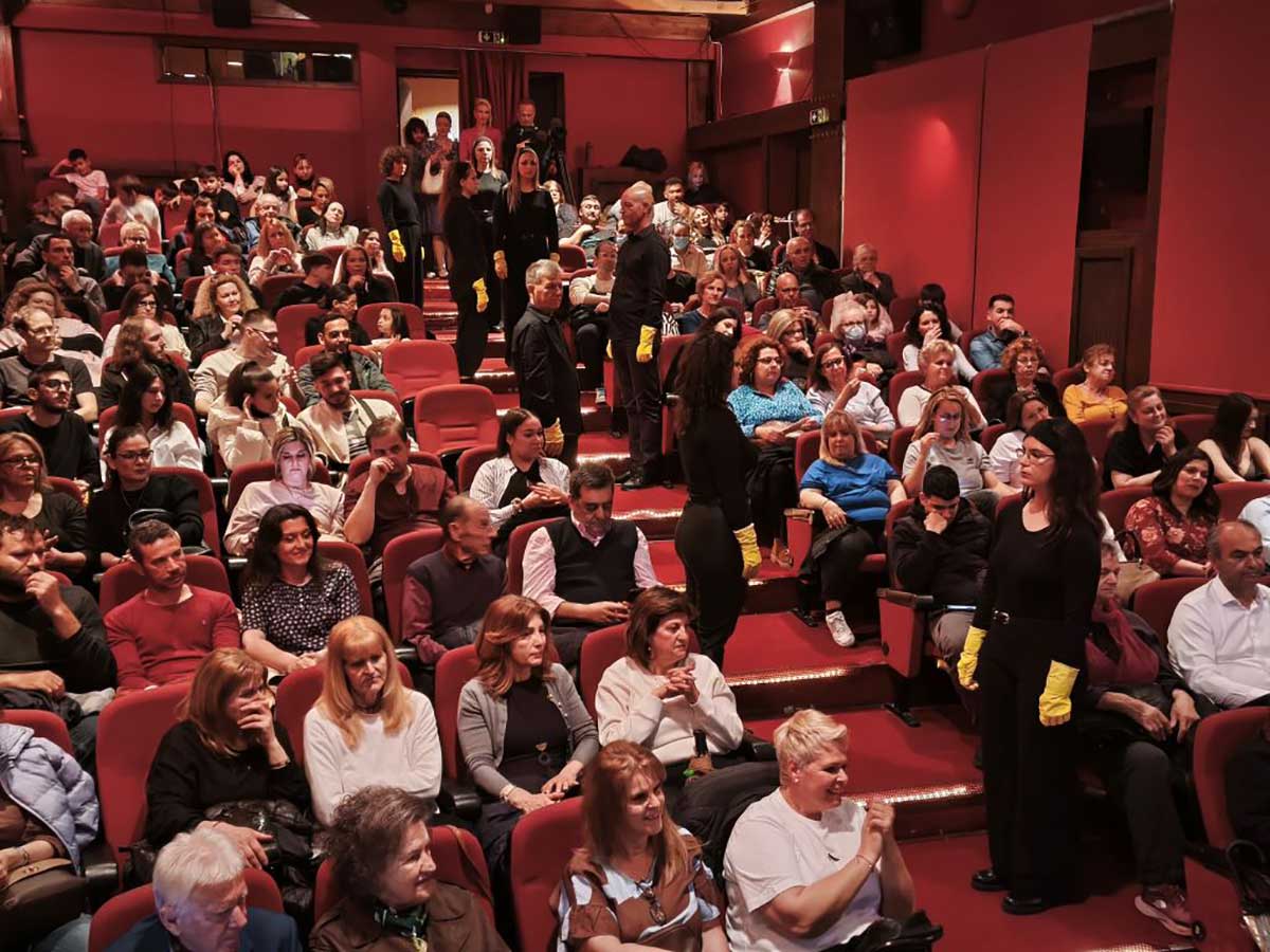 Sold out οι παραστάσεις για τα «Κίτρινα Γάντια» στα Τρίκαλα