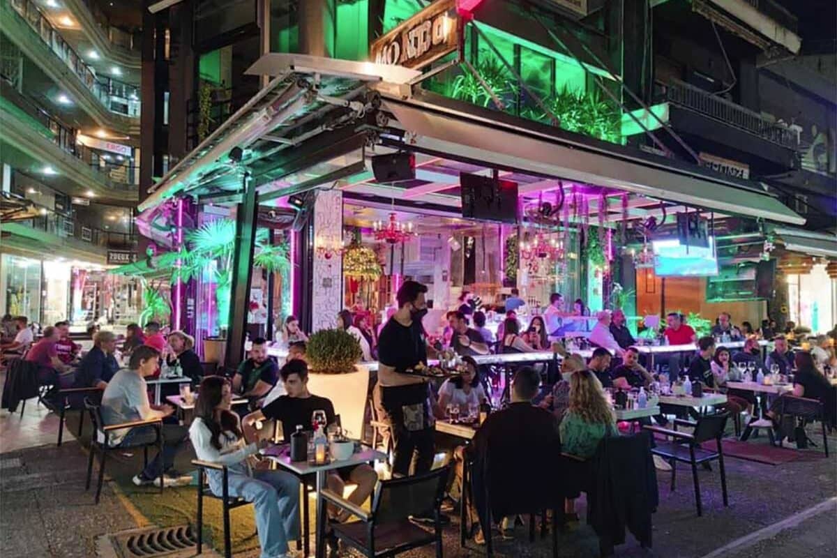 Mondo café Τρίκαλα: Κλείνει κύκλος 27 χρόνων