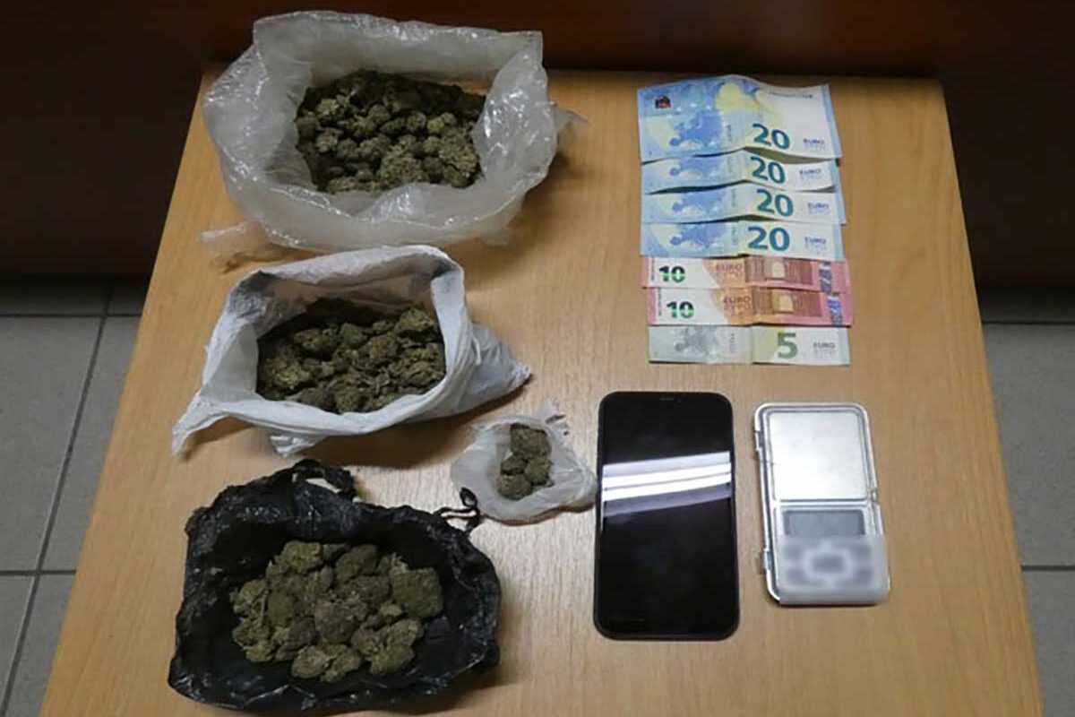 Τρίκαλα: Τέσσερις συλλήψεις για ναρκωτικά – Ανήλικος στο κύκλωμα