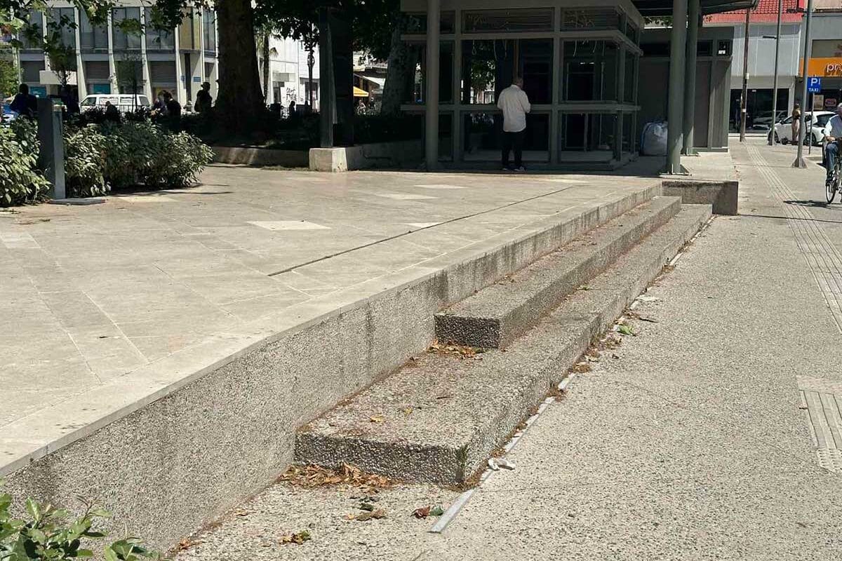 Πλατεία Τρικάλων: Η αρχιτεκτονική παγίδα δίπλα στα ταξί