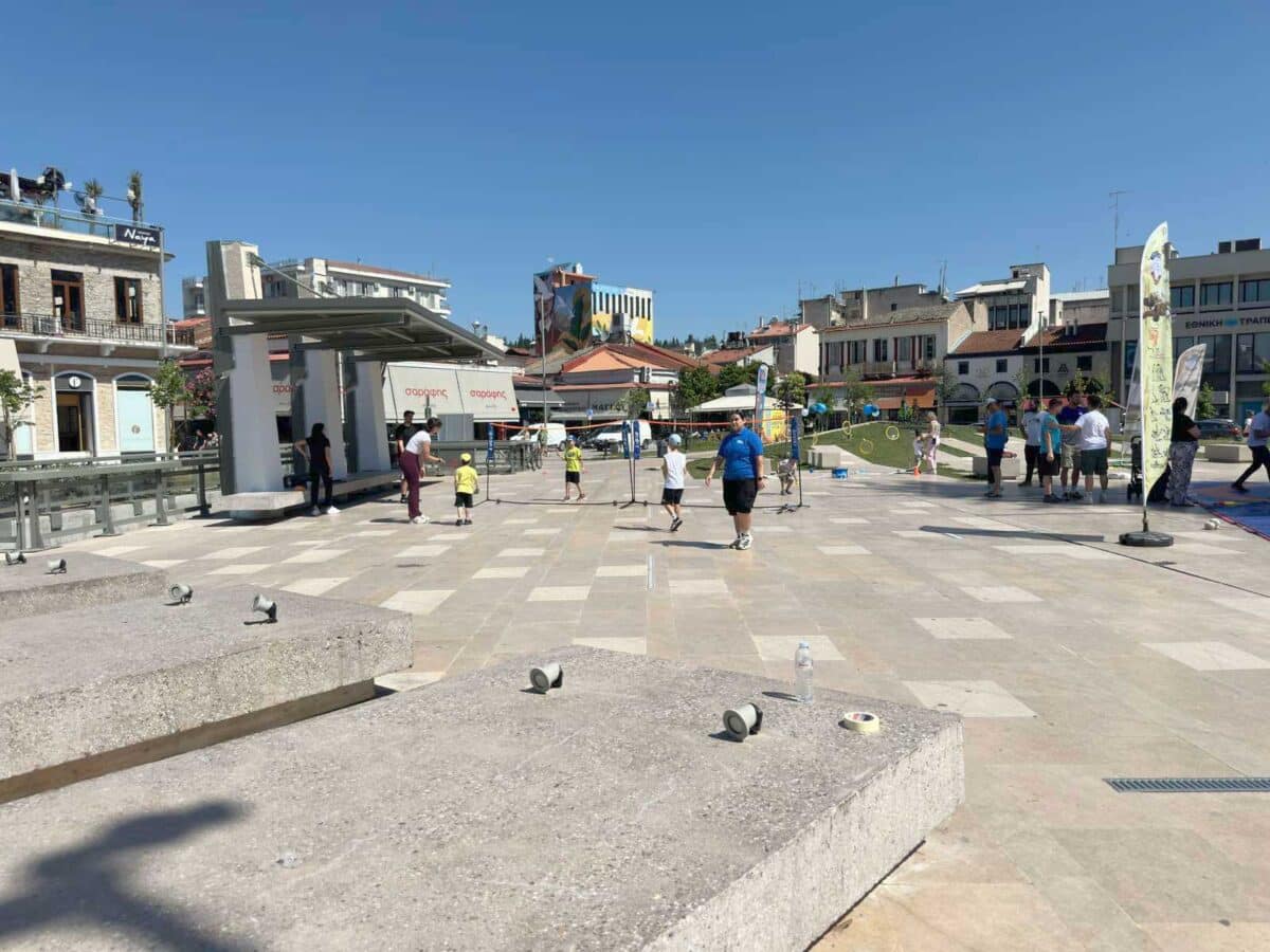 Η πλατεία γέμισε παιδιά και κίνηση