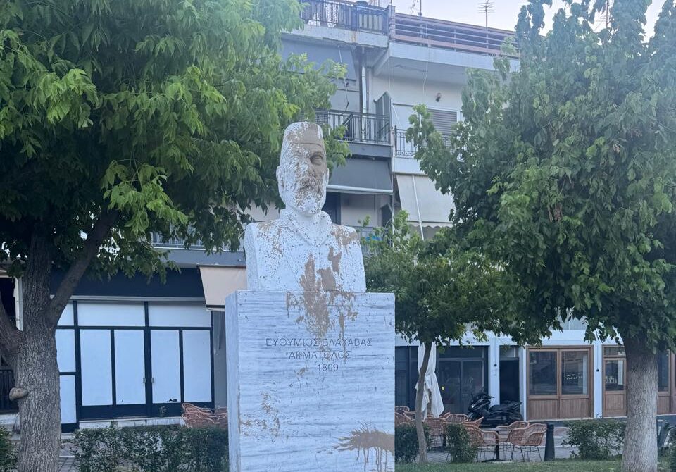 Βανδάλισαν προτομές αγωνιστών στην Καλαμπάκα