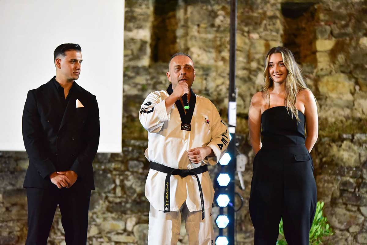 ΑΓΣ ΤAEKWONDO ΤΡΙΚΑΛΩΝ : Επίδειξη με βραβεύσεις και υποσχέσεις