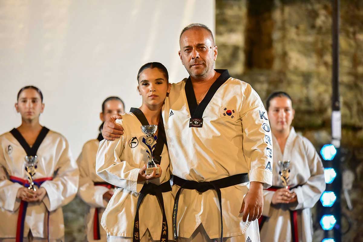 ΑΓΣ ΤAEKWONDO ΤΡΙΚΑΛΩΝ : Επίδειξη με βραβεύσεις και υποσχέσεις
