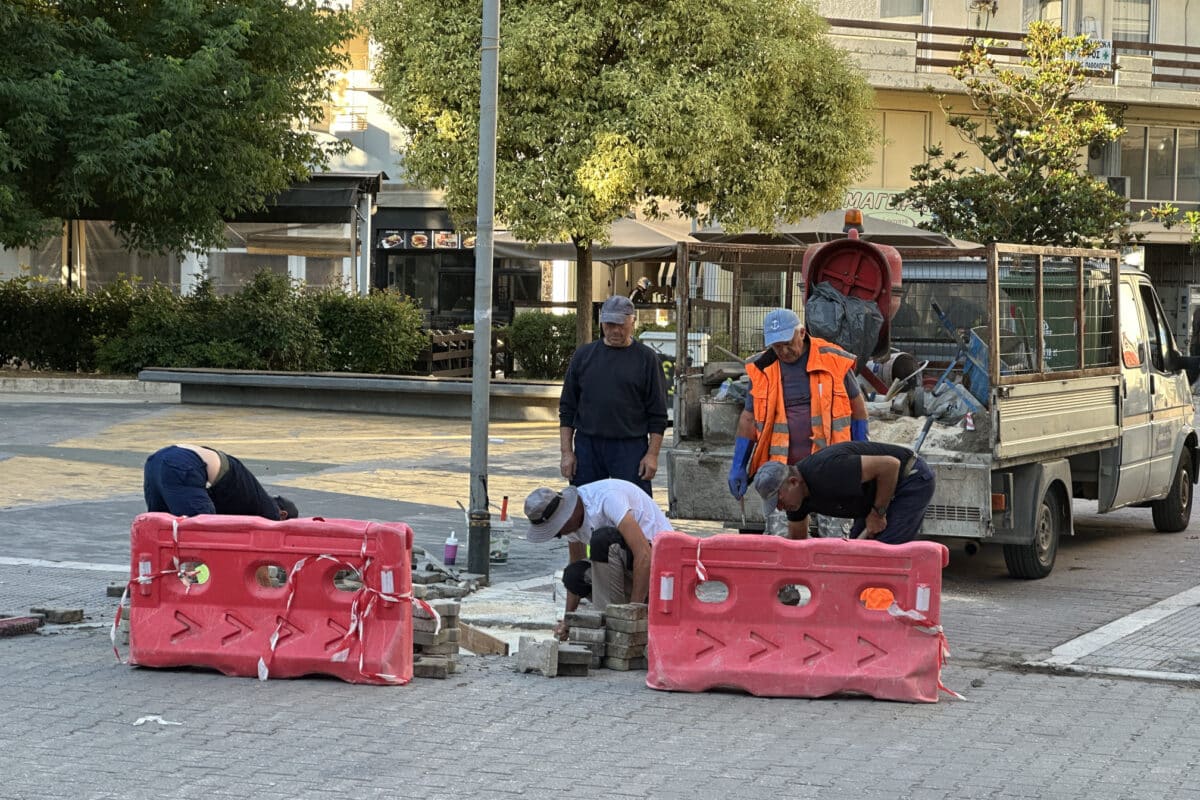 &Pi;&alpha;&lambda;&alpha;&iota;ό &Delta;&epsilon;&sigma;&pi;&omicron;&tau;&iota;&kappa;ό: &Epsilon;&pi;&iota;&sigma;&kappa;&epsilon;&upsilon;ά&zeta;&omicron;&upsilon;&nu; &xi;&alpha;&nu;ά &kappa;&upsilon;&beta;ό&lambda;&iota;&theta;&omicron;&upsilon;&sigmaf;