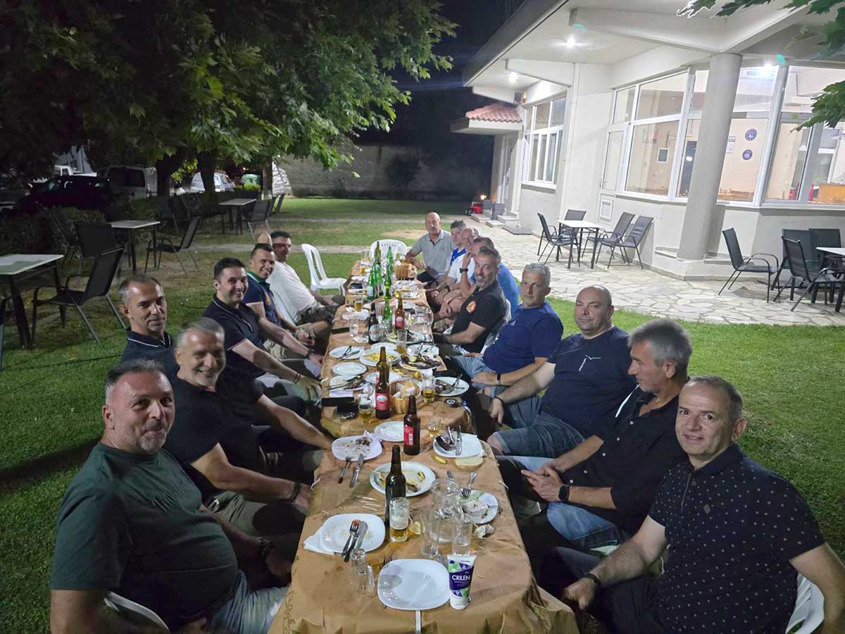 Η ομάδα Παλαιμάχων της Αστυνομίας στη βραδιά λήξης της σεζόν στη Μεγάρχη