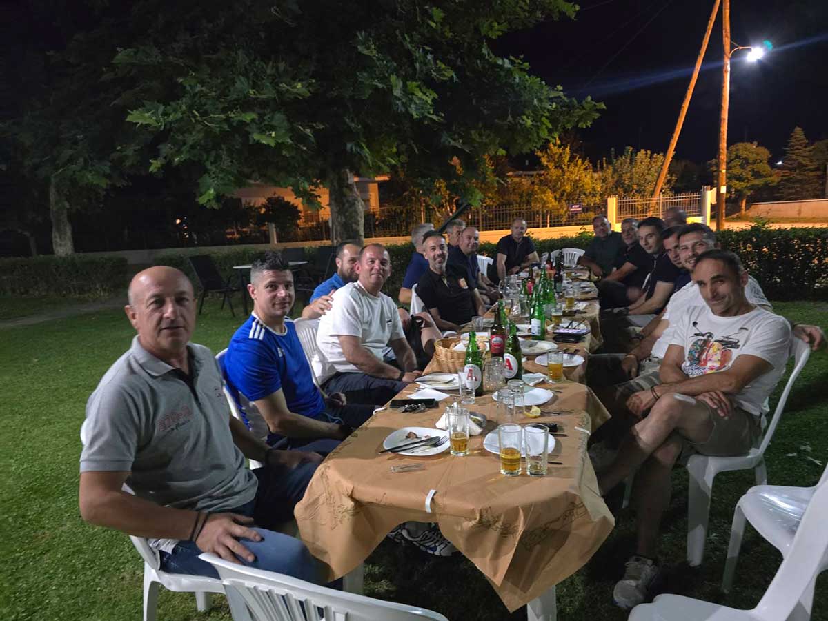 Η ομάδα Παλαιμάχων της Αστυνομίας στη βραδιά λήξης της σεζόν στη Μεγάρχη
