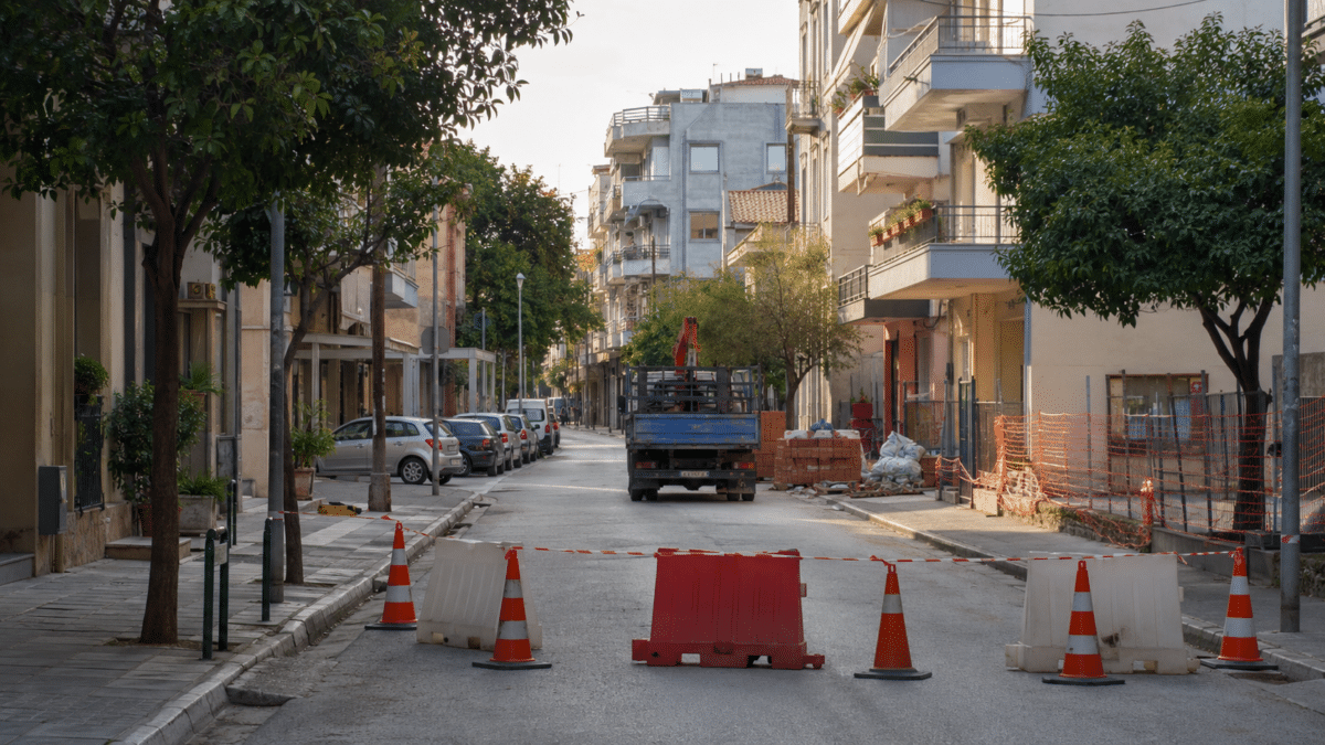 Κλείνουν τμήματα των οδών Λιακατά και Έλληνος