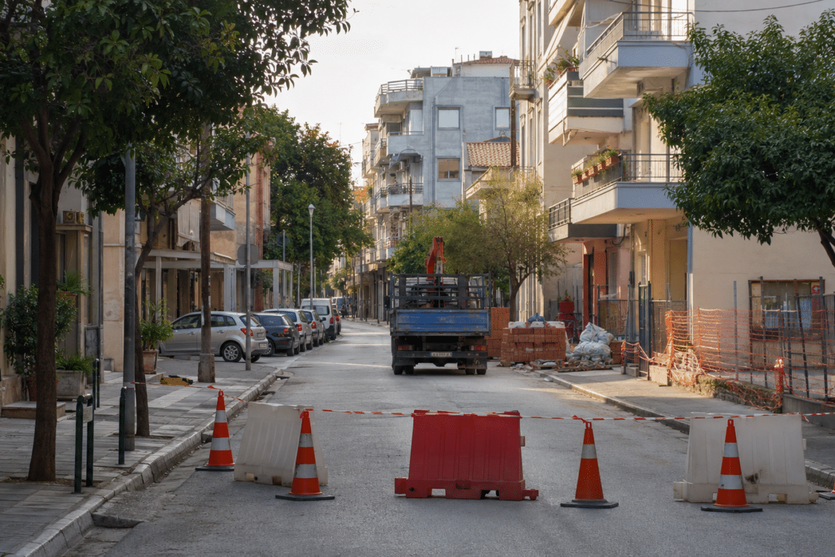 Κλείνουν τμήματα των οδών Λιακατά και Έλληνος
