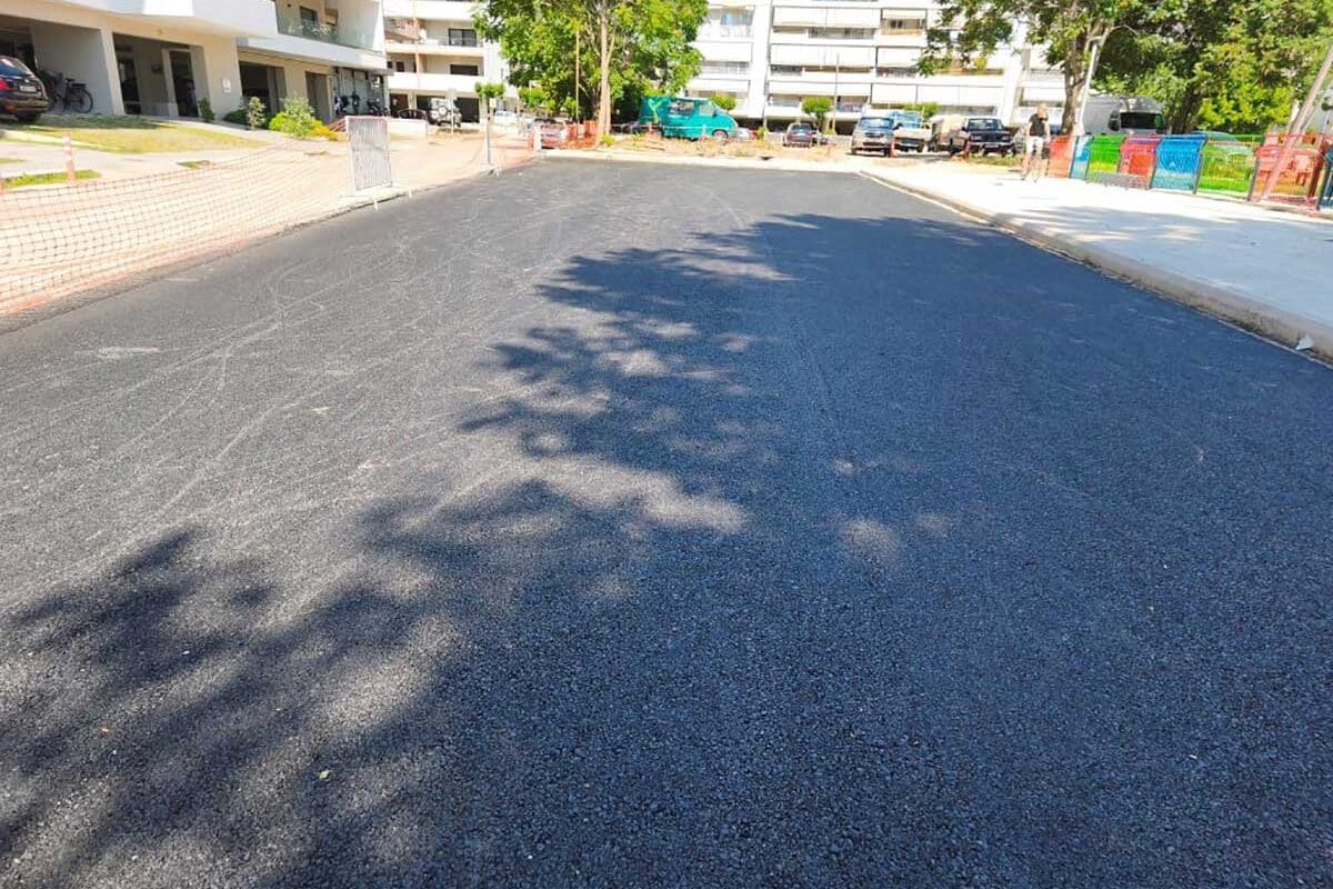 Νέα πλατεία Τρικάλων: Έπεσε η άσφαλτος