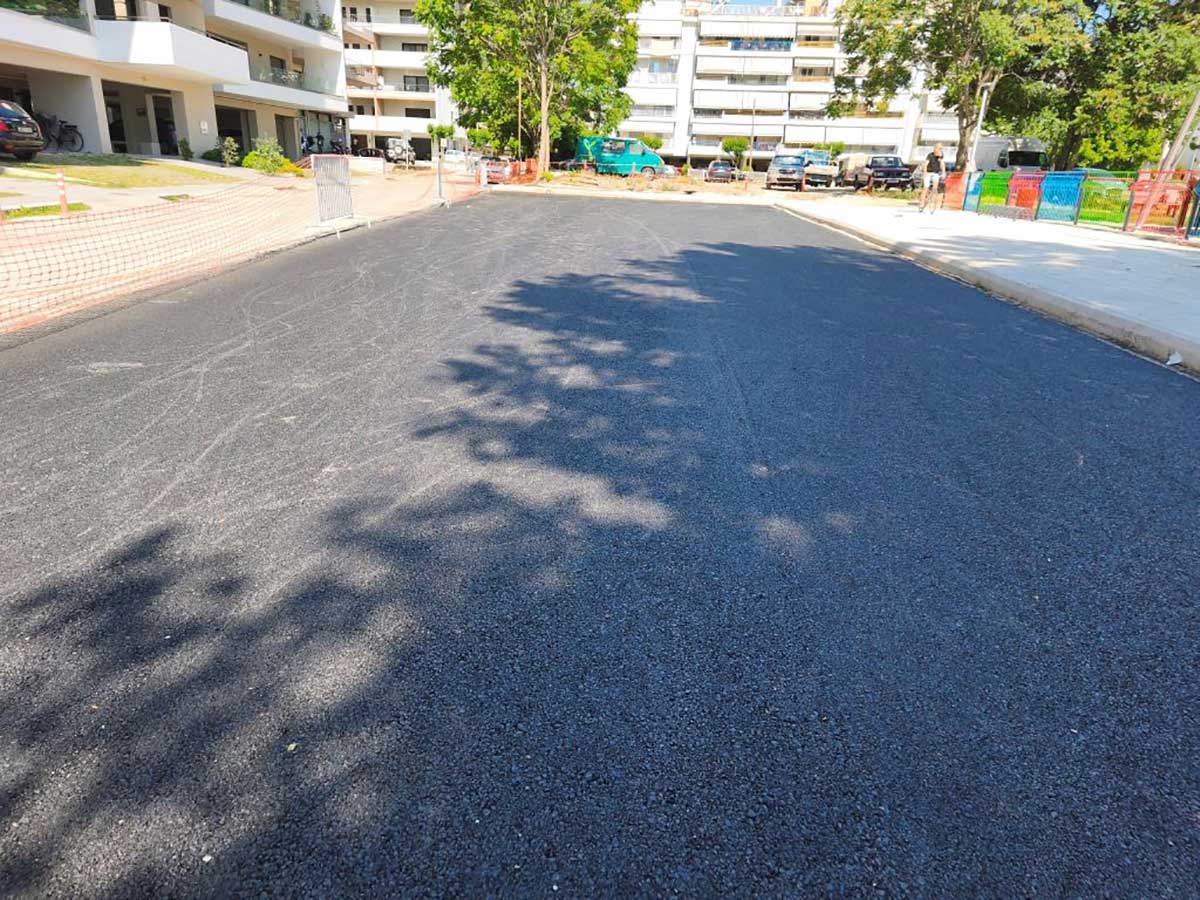 Νέα πλατεία Τρικάλων: Έπεσε η άσφαλτος
