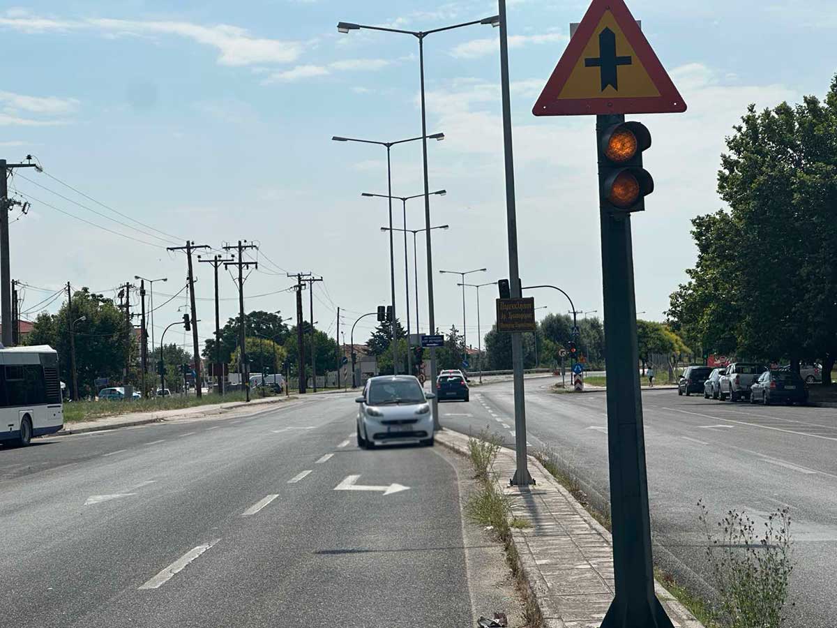 Τρίκαλα: Πάρκαρε στη λωρίδα για ένα κεράκι;