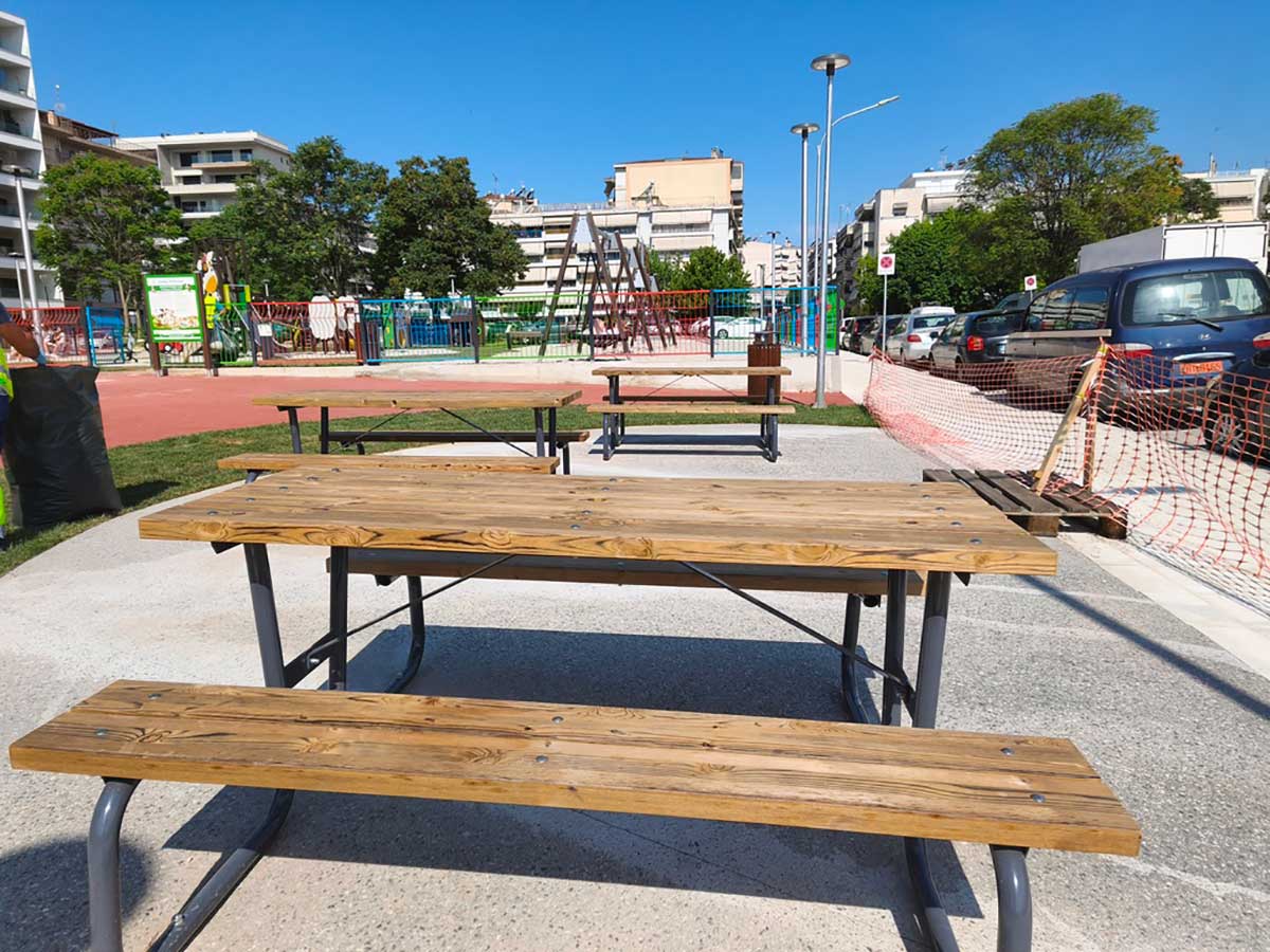 Τρίκαλα: Άνοιξε η νέα πλατεία Σαράντη με παιδική χαρά