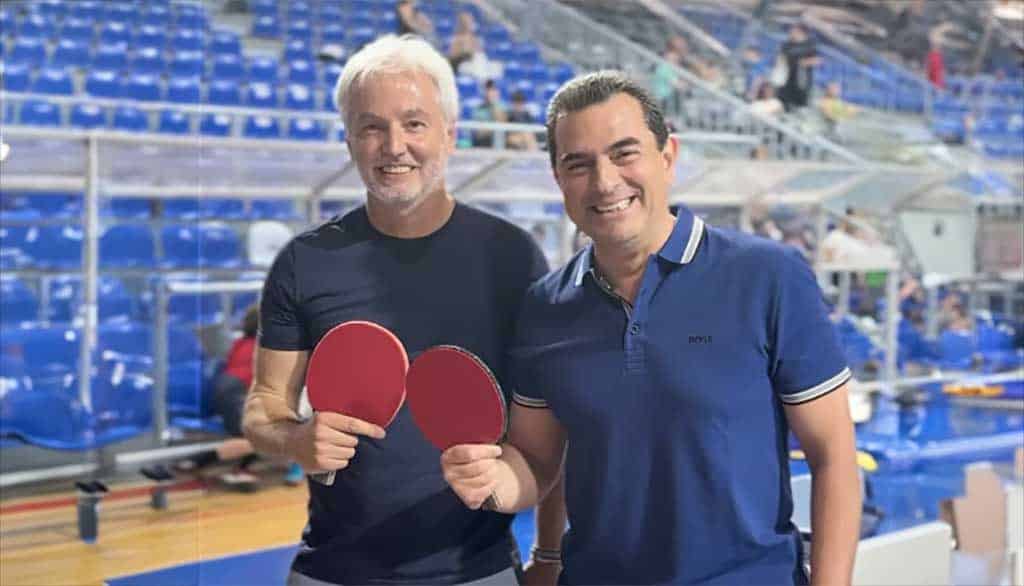 Ο Κώστας Σκρέκας άφησε τα έδρανα για μια ρακέτα στα Τρίκαλα