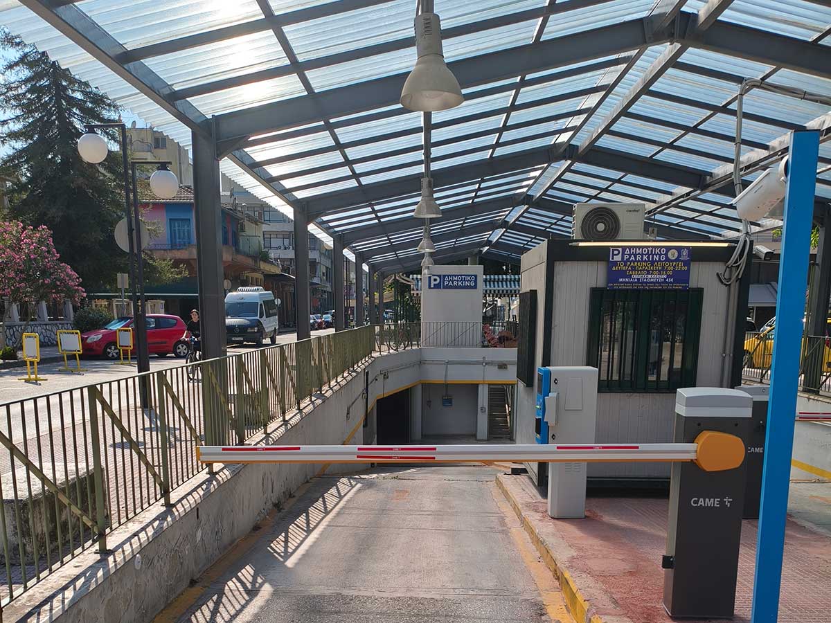 Πάρκινγκ Δικαστηρίων: Οι θύρες περιμένουν λύση