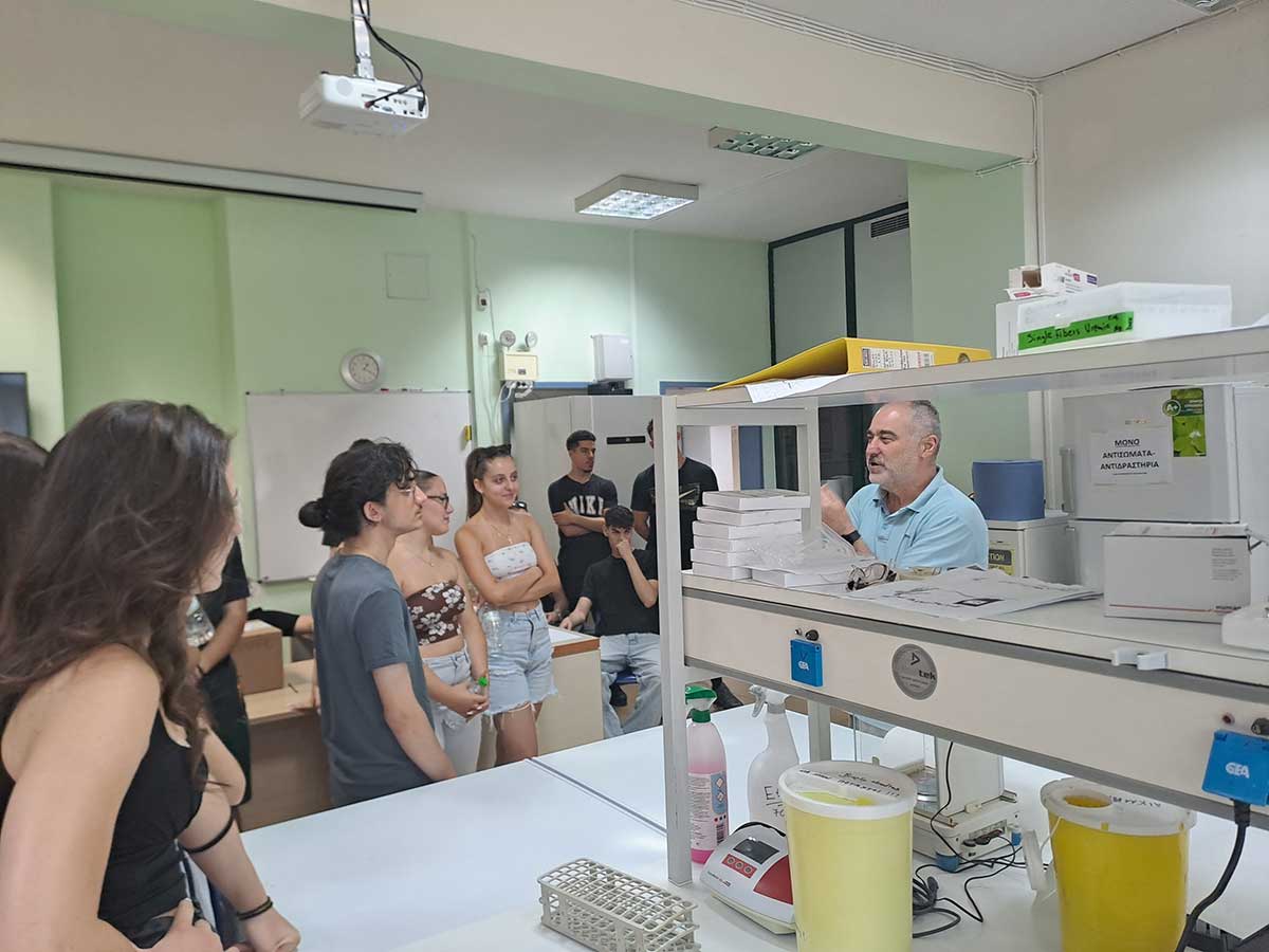 Οι μαθητές της «Εξέλιξης» γνώρισαν τα εργαστήρια του ΤΕΦΑΑ Τρικάλων
