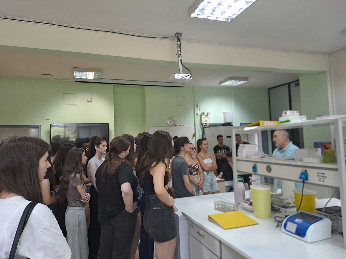 Οι μαθητές της «Εξέλιξης» γνώρισαν τα εργαστήρια του ΤΕΦΑΑ Τρικάλων
