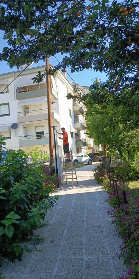 Καλαμπάκα: Νέος φωτισμός στον πεζόδρομο προς την παλιά πόλη