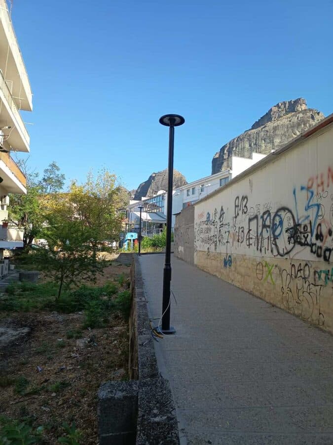 Καλαμπάκα: Νέος φωτισμός στον πεζόδρομο προς την παλιά πόλη