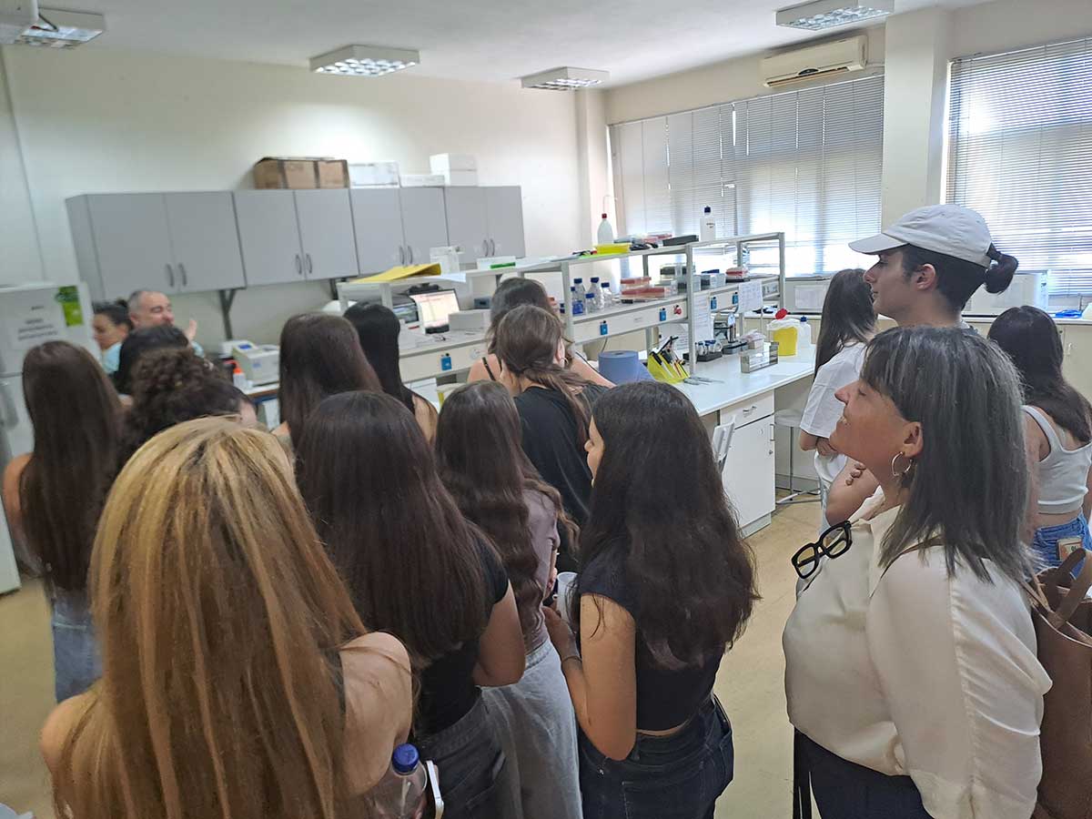 Οι μαθητές της «Εξέλιξης» γνώρισαν τα εργαστήρια του ΤΕΦΑΑ Τρικάλων