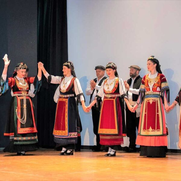Ο Χορευτικός Όμιλος Τρικάλων στον Έβρο
