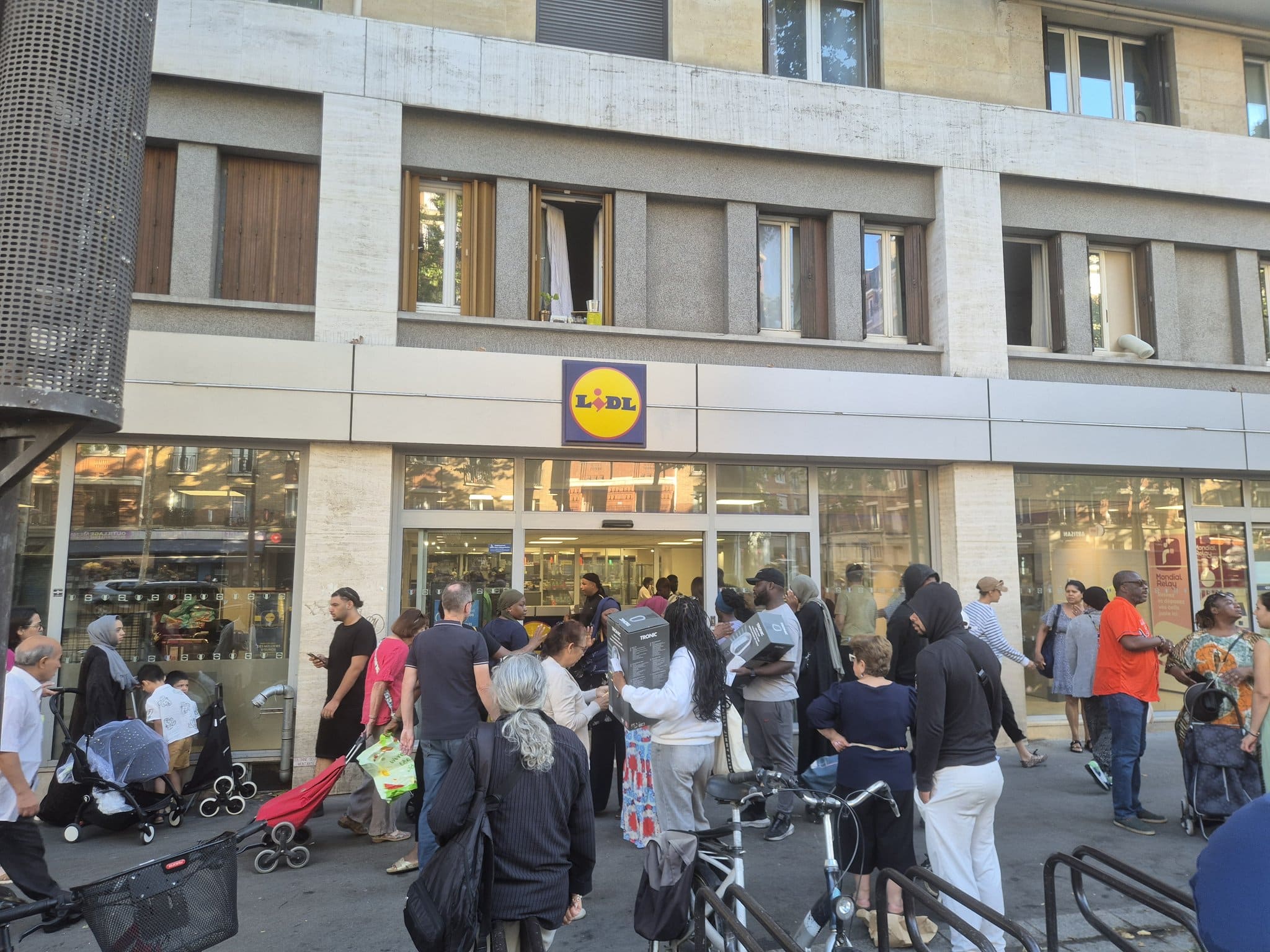 Ο καύσωνας έφερε «πόλεμο» για ένα κλιματιστικό
