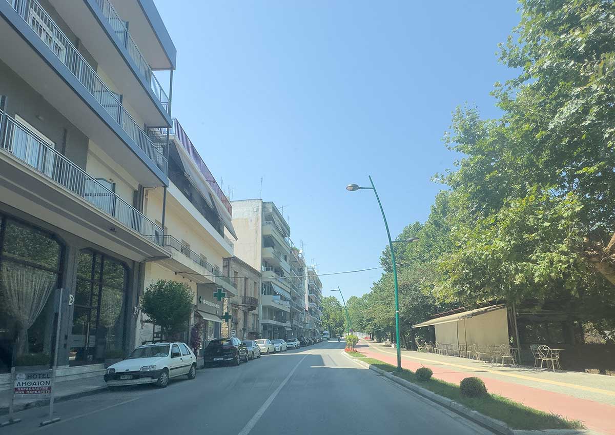 Τρίκαλα: Πόλη-φάντασμα στους 40 βαθμούς