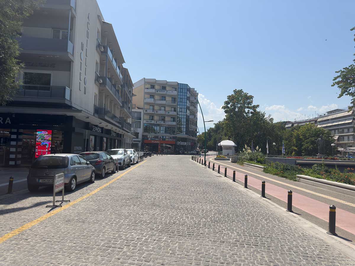 Τρίκαλα: Πόλη-φάντασμα στους 40 βαθμούς