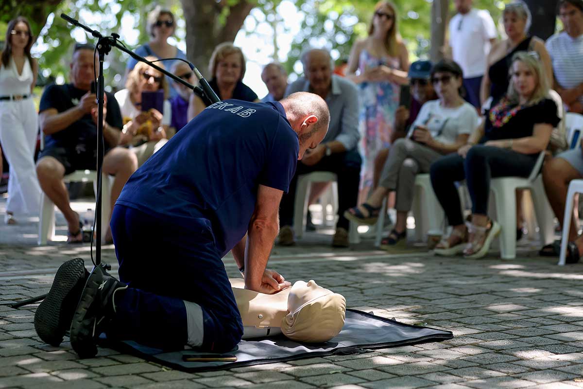 Εκδήλωση για τις Πρώτες Βοήθειες συγκέντρωσε πλήθος κόσμου στη Βελίκα