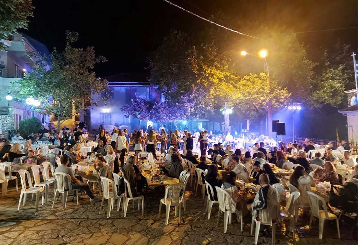 Με χορό και κόσμο το 1ο Αντάμωμα Ξυλοπαροικιωτών