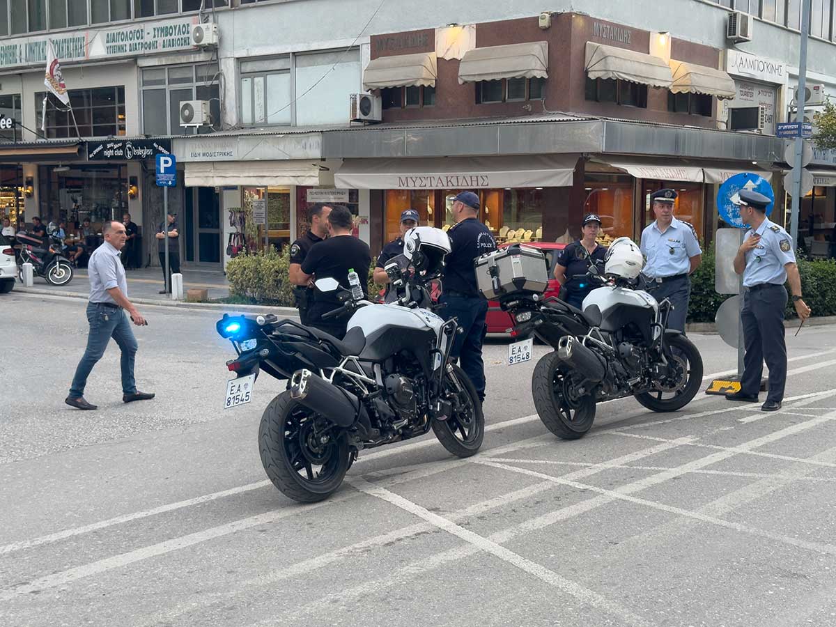 Αγρότες με τρακτέρ στο κέντρο των Τρικάλων