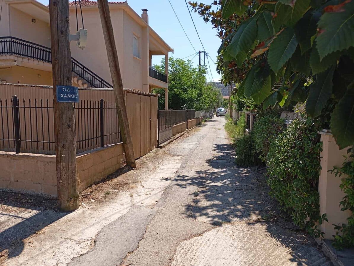 Η Χάλκης έκλεισε, όχι από έργα αλλά από παρκάρισμα