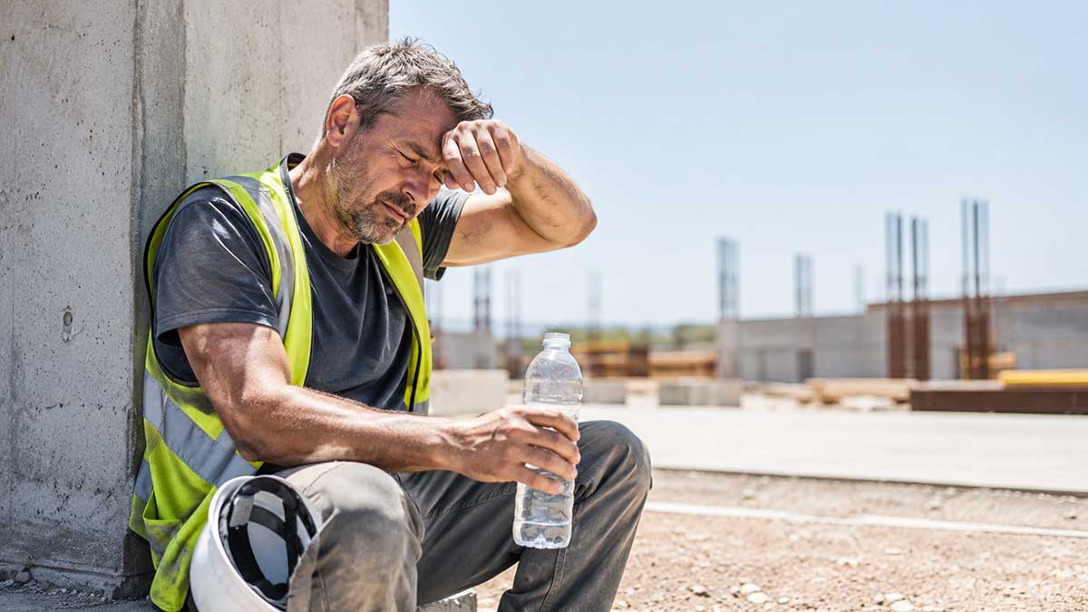 Καύσωνας στα Τρίκαλα: Διακοπή εργασιών πάνω από 38°C ζητά το Εργατικό Κέντρο