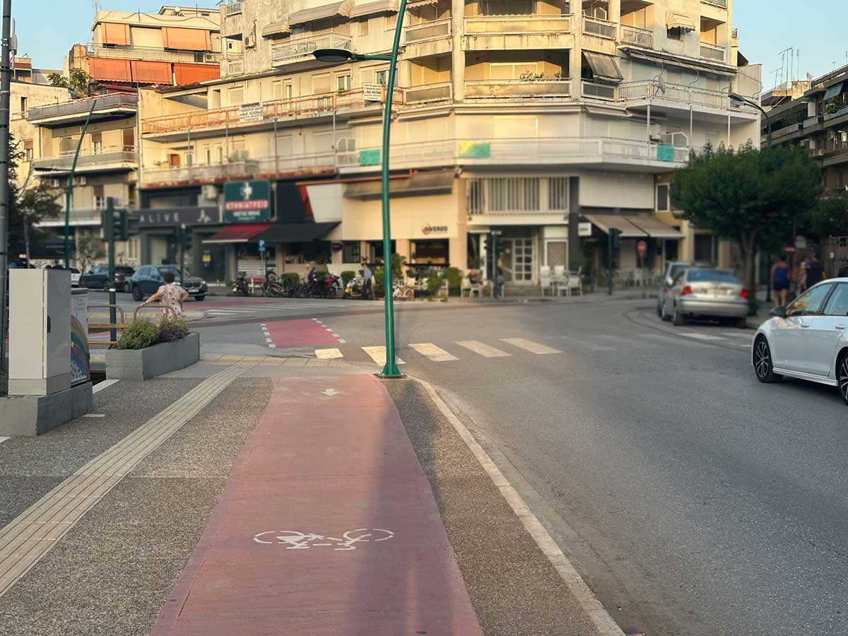 Τρίκαλα: Γιατί επικρατεί ποδηλατική αναρχία