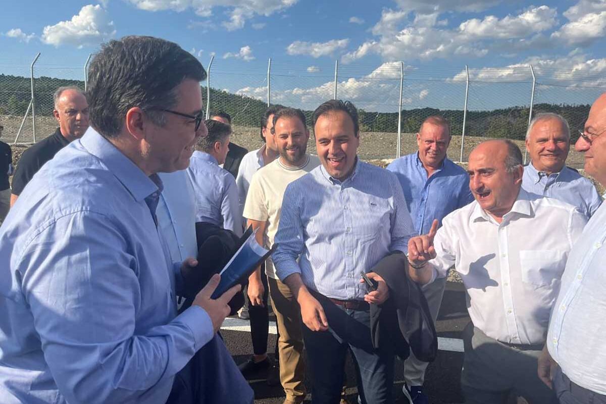 Ασταμάτητος ο Σακκάς: Με τον φάκελο της ΔΕΥΑΤ ακόμη και στα εγκαίνια του Ε65